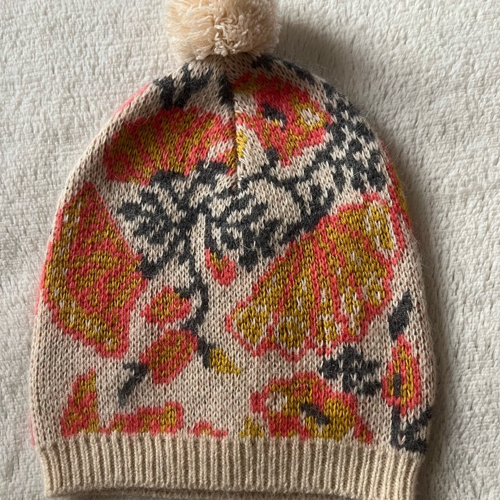 Hat with pompon for girls. France brand.